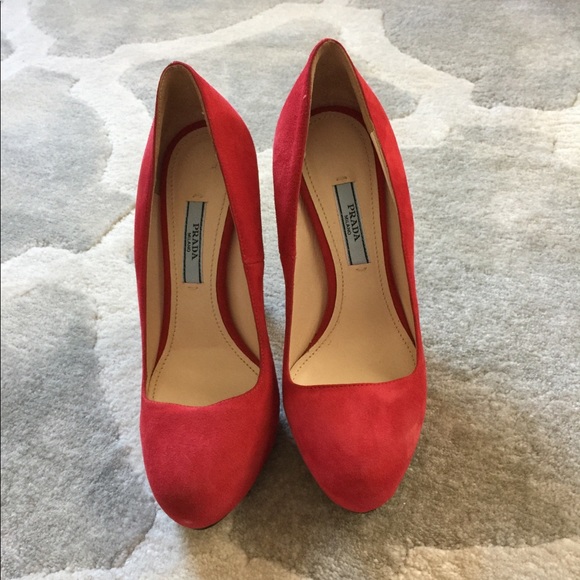 Authentic Prada pumps - Picture 2 of 8